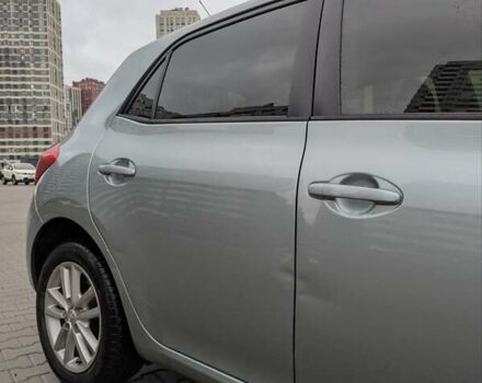 Серый Тойота Аурис, объемом двигателя 2 л и пробегом 250 тыс. км за 6900 $, фото 3 на Automoto.ua