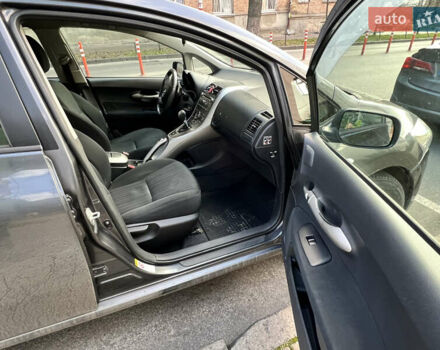 Сірий Тойота Ауріс, об'ємом двигуна 1.6 л та пробігом 215 тис. км за 5950 $, фото 11 на Automoto.ua