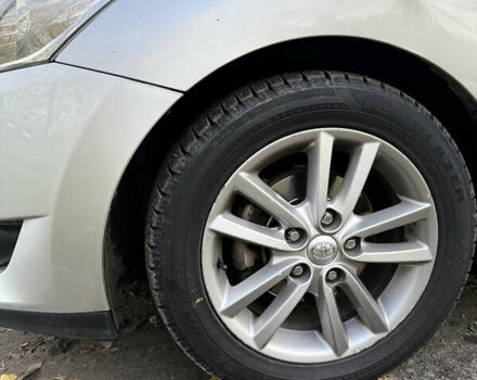 Сірий Тойота Ауріс, об'ємом двигуна 1.4 л та пробігом 260 тис. км за 6500 $, фото 3 на Automoto.ua