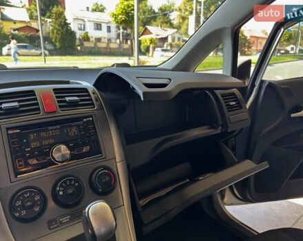 Серый Тойота Аурис, объемом двигателя 1.6 л и пробегом 145 тыс. км за 7500 $, фото 19 на Automoto.ua