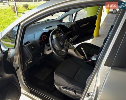 Серый Тойота Аурис, объемом двигателя 1.6 л и пробегом 145 тыс. км за 7500 $, фото 14 на Automoto.ua