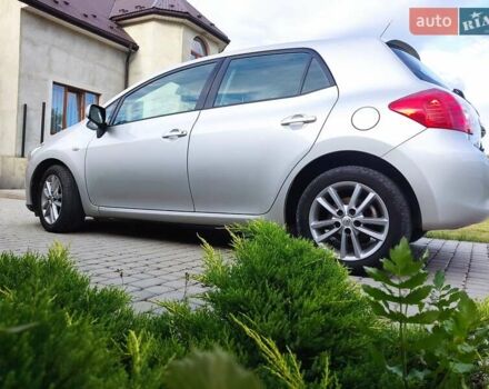 Серый Тойота Аурис, объемом двигателя 2 л и пробегом 270 тыс. км за 7200 $, фото 1 на Automoto.ua