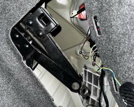 Серый Тойота Аурис, объемом двигателя 1.6 л и пробегом 145 тыс. км за 7500 $, фото 28 на Automoto.ua