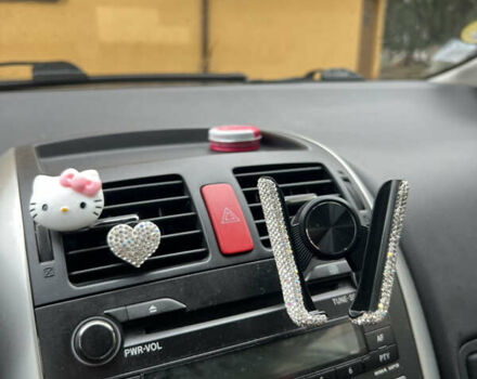 Сірий Тойота Ауріс, об'ємом двигуна 2 л та пробігом 153 тис. км за 7000 $, фото 5 на Automoto.ua