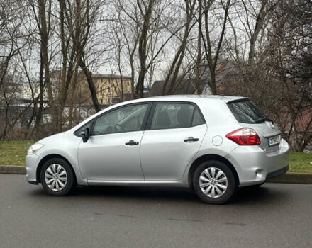 Серый Тойота Аурис, объемом двигателя 1.4 л и пробегом 240 тыс. км за 5950 $, фото 3 на Automoto.ua