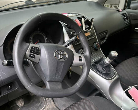 Сірий Тойота Ауріс, об'ємом двигуна 2 л та пробігом 153 тис. км за 7000 $, фото 15 на Automoto.ua