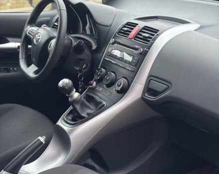 Серый Тойота Аурис, объемом двигателя 1.4 л и пробегом 240 тыс. км за 5950 $, фото 11 на Automoto.ua