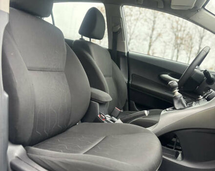 Серый Тойота Аурис, объемом двигателя 1.4 л и пробегом 240 тыс. км за 5950 $, фото 12 на Automoto.ua