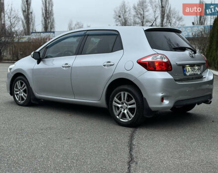 Серый Тойота Аурис, объемом двигателя 1.6 л и пробегом 263 тыс. км за 8900 $, фото 2 на Automoto.ua