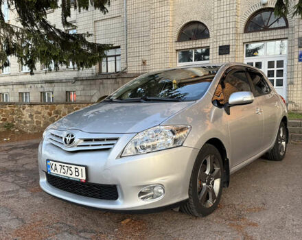 Серый Тойота Аурис, объемом двигателя 1.6 л и пробегом 169 тыс. км за 10000 $, фото 1 на Automoto.ua