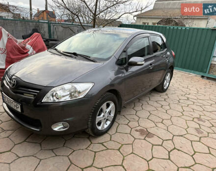 Сірий Тойота Ауріс, об'ємом двигуна 1.6 л та пробігом 129 тис. км за 9250 $, фото 4 на Automoto.ua