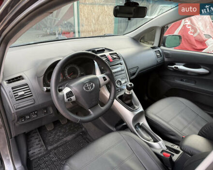 Сірий Тойота Ауріс, об'ємом двигуна 1.6 л та пробігом 129 тис. км за 9250 $, фото 40 на Automoto.ua