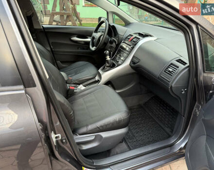 Сірий Тойота Ауріс, об'ємом двигуна 1.6 л та пробігом 129 тис. км за 9250 $, фото 54 на Automoto.ua