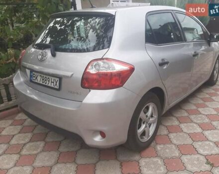 Серый Тойота Аурис, объемом двигателя 1.4 л и пробегом 152 тыс. км за 9000 $, фото 2 на Automoto.ua