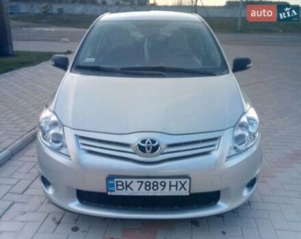 Серый Тойота Аурис, объемом двигателя 1.4 л и пробегом 152 тыс. км за 9000 $, фото 5 на Automoto.ua