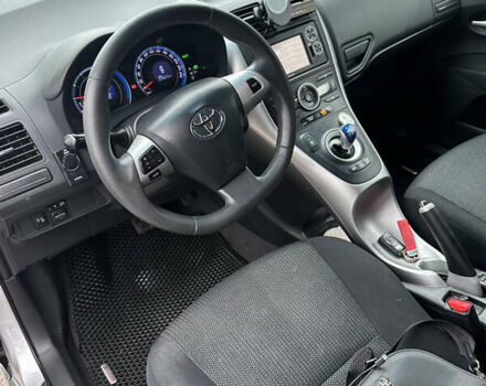 Серый Тойота Аурис, объемом двигателя 1.8 л и пробегом 210 тыс. км за 9700 $, фото 8 на Automoto.ua