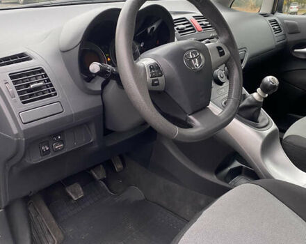Серый Тойота Аурис, объемом двигателя 1.6 л и пробегом 34 тыс. км за 9500 $, фото 4 на Automoto.ua