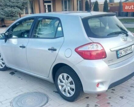 Серый Тойота Аурис, объемом двигателя 1.4 л и пробегом 152 тыс. км за 9000 $, фото 4 на Automoto.ua