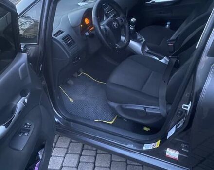 Серый Тойота Аурис, объемом двигателя 1.4 л и пробегом 296 тыс. км за 6900 $, фото 7 на Automoto.ua