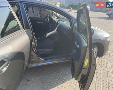 Серый Тойота Аурис, объемом двигателя 1.6 л и пробегом 128 тыс. км за 10600 $, фото 7 на Automoto.ua