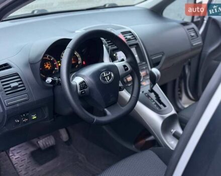 Сірий Тойота Ауріс, об'ємом двигуна 1.6 л та пробігом 263 тис. км за 8900 $, фото 6 на Automoto.ua