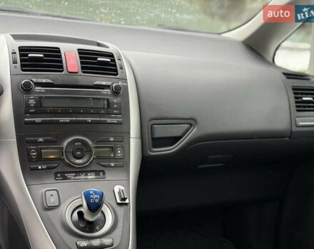 Сірий Тойота Ауріс, об'ємом двигуна 1.8 л та пробігом 215 тис. км за 9000 $, фото 19 на Automoto.ua