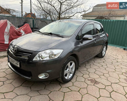 Сірий Тойота Ауріс, об'ємом двигуна 1.6 л та пробігом 129 тис. км за 9250 $, фото 2 на Automoto.ua