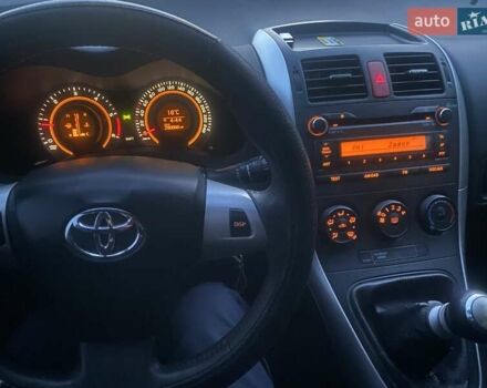 Серый Тойота Аурис, объемом двигателя 1.4 л и пробегом 296 тыс. км за 6900 $, фото 8 на Automoto.ua