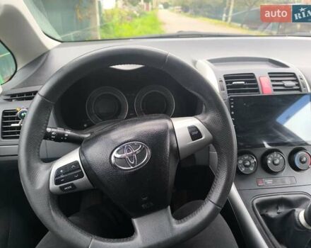 Сірий Тойота Ауріс, об'ємом двигуна 1.36 л та пробігом 143 тис. км за 8500 $, фото 7 на Automoto.ua