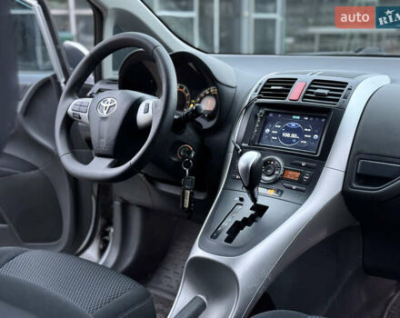 Серый Тойота Аурис, объемом двигателя 1.6 л и пробегом 263 тыс. км за 8900 $, фото 9 на Automoto.ua