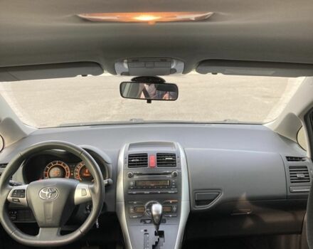 Серый Тойота Аурис, объемом двигателя 1.6 л и пробегом 71 тыс. км за 8000 $, фото 3 на Automoto.ua