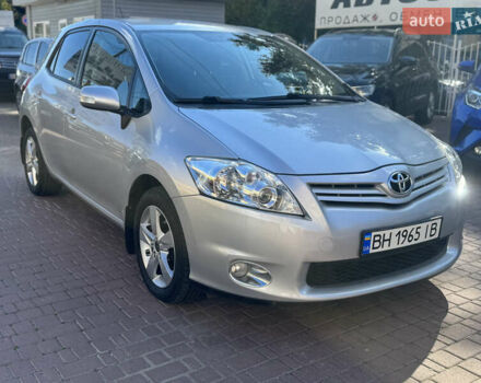 Серый Тойота Аурис, объемом двигателя 1.6 л и пробегом 130 тыс. км за 9800 $, фото 2 на Automoto.ua