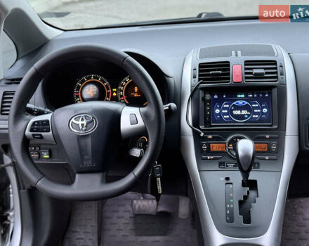 Серый Тойота Аурис, объемом двигателя 1.6 л и пробегом 263 тыс. км за 8900 $, фото 7 на Automoto.ua