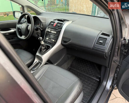 Сірий Тойота Ауріс, об'ємом двигуна 1.6 л та пробігом 129 тис. км за 9250 $, фото 55 на Automoto.ua