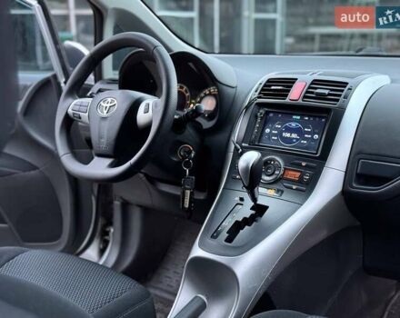 Сірий Тойота Ауріс, об'ємом двигуна 1.6 л та пробігом 263 тис. км за 8900 $, фото 7 на Automoto.ua
