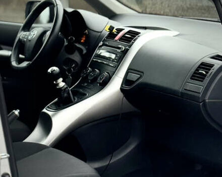 Серый Тойота Аурис, объемом двигателя 1.33 л и пробегом 178 тыс. км за 7800 $, фото 9 на Automoto.ua