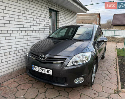 Сірий Тойота Ауріс, об'ємом двигуна 1.6 л та пробігом 129 тис. км за 9250 $, фото 1 на Automoto.ua