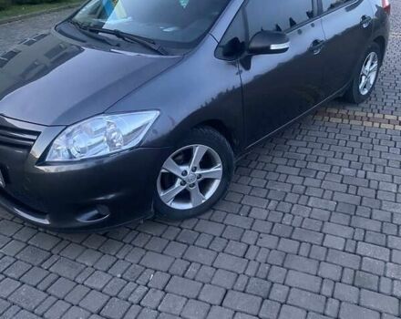 Серый Тойота Аурис, объемом двигателя 1.4 л и пробегом 296 тыс. км за 6900 $, фото 1 на Automoto.ua