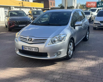 Серый Тойота Аурис, объемом двигателя 1.6 л и пробегом 130 тыс. км за 9800 $, фото 1 на Automoto.ua