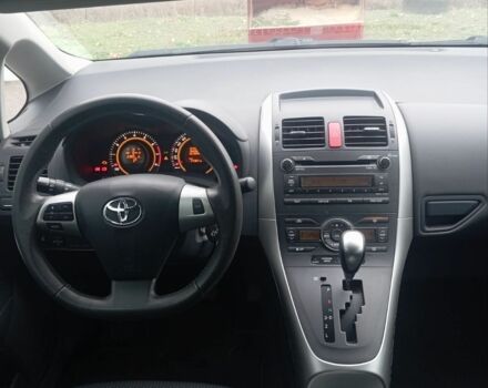 Серый Тойота Аурис, объемом двигателя 1.6 л и пробегом 71 тыс. км за 8000 $, фото 12 на Automoto.ua