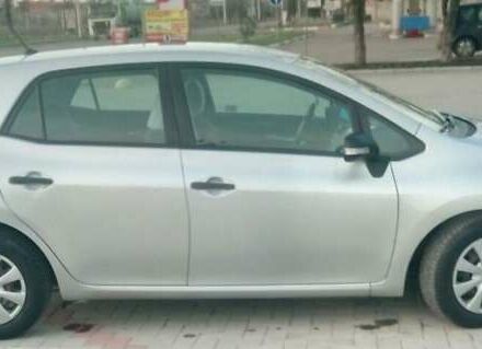 Серый Тойота Аурис, объемом двигателя 1.4 л и пробегом 152 тыс. км за 9000 $, фото 6 на Automoto.ua