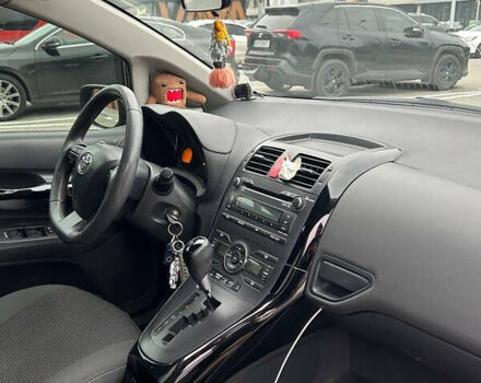 Сірий Тойота Ауріс, об'ємом двигуна 1.6 л та пробігом 244 тис. км за 10200 $, фото 7 на Automoto.ua