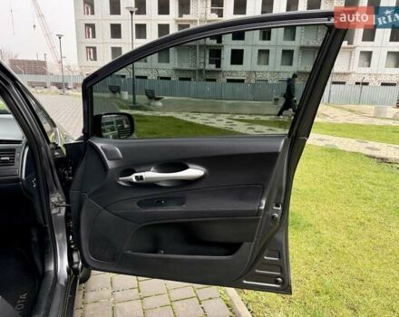 Сірий Тойота Ауріс, об'ємом двигуна 1.6 л та пробігом 89 тис. км за 9999 $, фото 42 на Automoto.ua