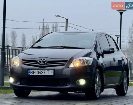 Сірий Тойота Ауріс, об'ємом двигуна 1.6 л та пробігом 89 тис. км за 9999 $, фото 1 на Automoto.ua