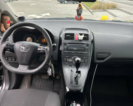 Сірий Тойота Ауріс, об'ємом двигуна 1.6 л та пробігом 244 тис. км за 10200 $, фото 6 на Automoto.ua