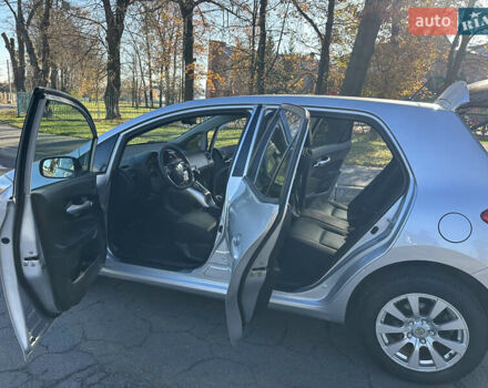 Сірий Тойота Ауріс, об'ємом двигуна 1.6 л та пробігом 190 тис. км за 9999 $, фото 44 на Automoto.ua