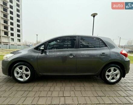 Сірий Тойота Ауріс, об'ємом двигуна 1.6 л та пробігом 89 тис. км за 9999 $, фото 6 на Automoto.ua