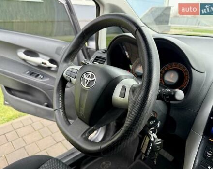 Сірий Тойота Ауріс, об'ємом двигуна 1.6 л та пробігом 89 тис. км за 9999 $, фото 51 на Automoto.ua