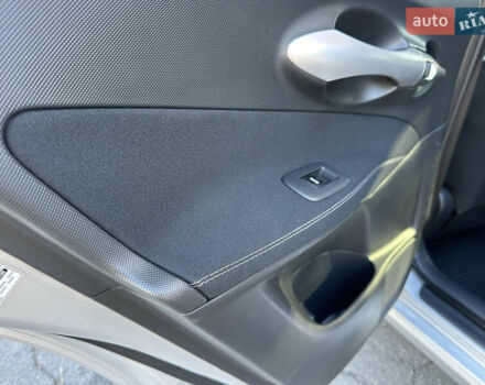 Сірий Тойота Ауріс, об'ємом двигуна 1.6 л та пробігом 190 тис. км за 9999 $, фото 32 на Automoto.ua