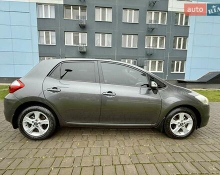 Сірий Тойота Ауріс, об'ємом двигуна 1.6 л та пробігом 89 тис. км за 9999 $, фото 5 на Automoto.ua